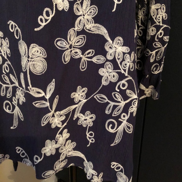 FORGOTTEN GRACE boho navy/white blouse size medium - Picture 7 of 8